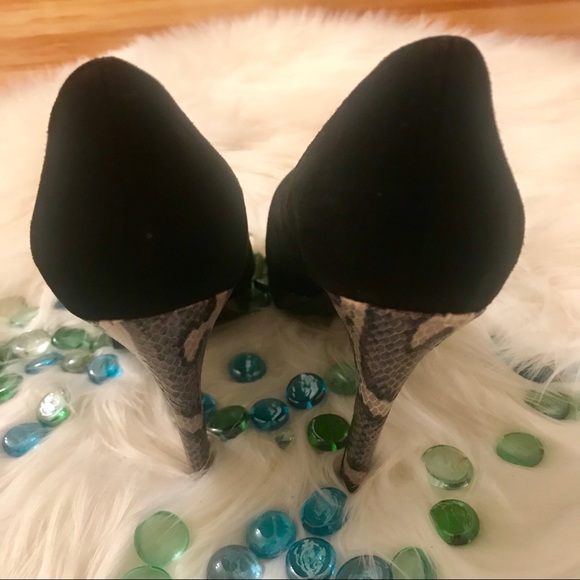 Via Neroli Suede Platform Pumps - Picture 5 of 7